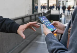 Τι συμβαίνει στα πρώτα 5 λεπτά αφού σου κλέψουν ξεκλείδωτο το κινητό