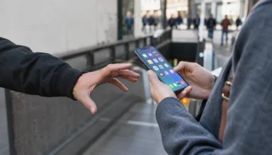 Τι συμβαίνει στα πρώτα 5 λεπτά αφού σου κλέψουν ξεκλείδωτο το κινητό
